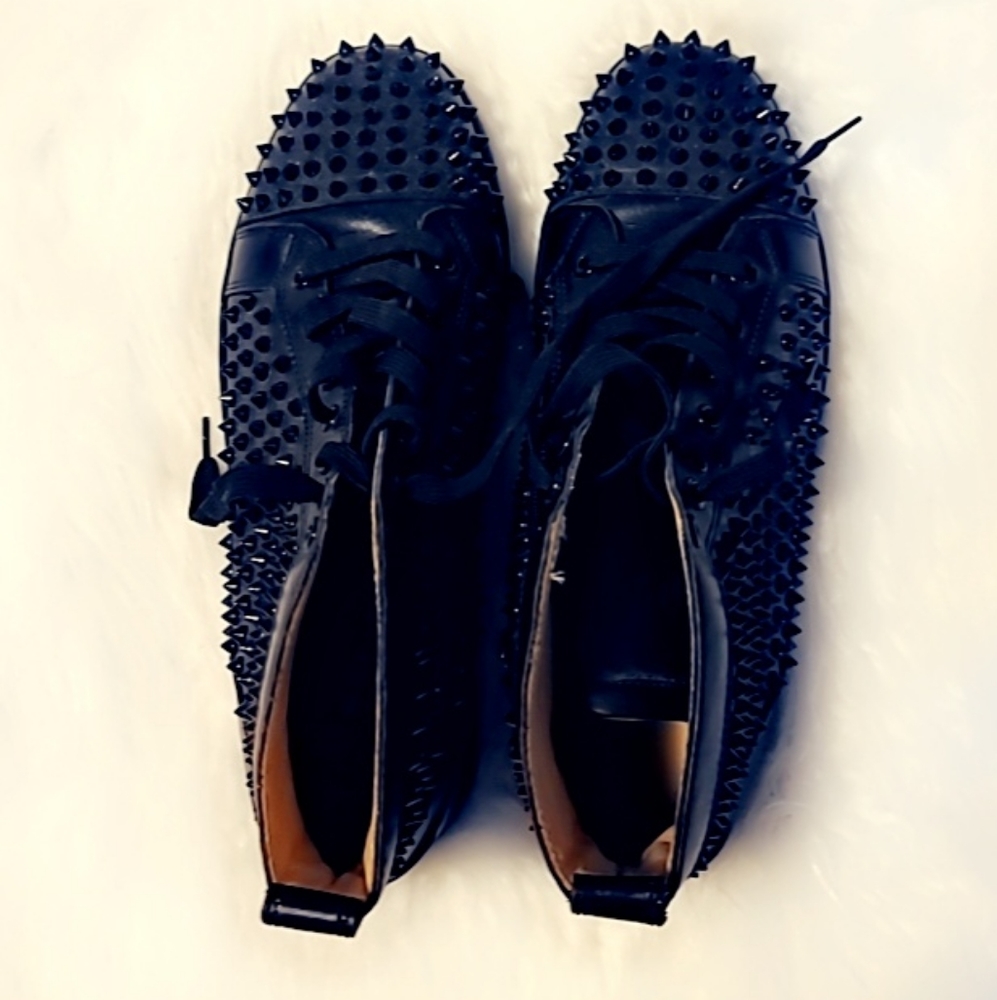 Black red bottom shoe
